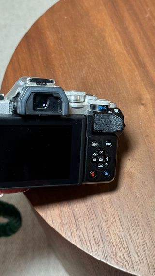 Cámara de fotos OLYMPUS OMD EM10 Mark 3 Y OBJETIVO