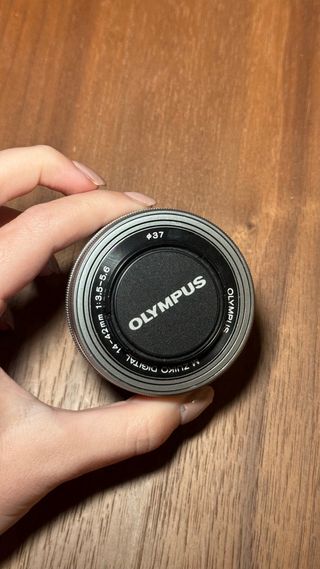 Cámara de fotos OLYMPUS OMD EM10 Mark 3 Y OBJETIVO
