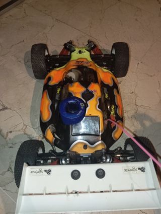 Coches de gasolina en su caja