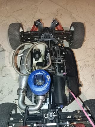 Coches de gasolina en su caja