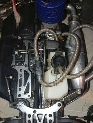 Coches de gasolina en su caja