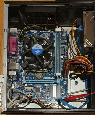 PC Intel i3 3,30GHzs 8GB-RAM 120-SSD 1000-HDD