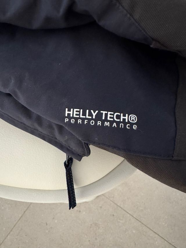 Conjunto nieve Helly Hansen