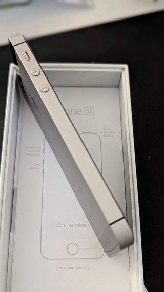 Apple iPhone SE space grey