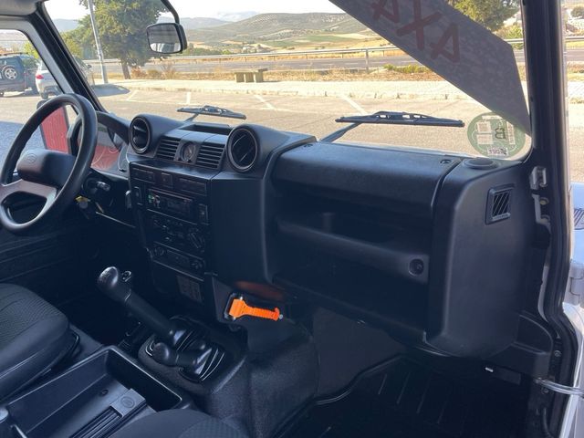 Land Rover Defender 2014