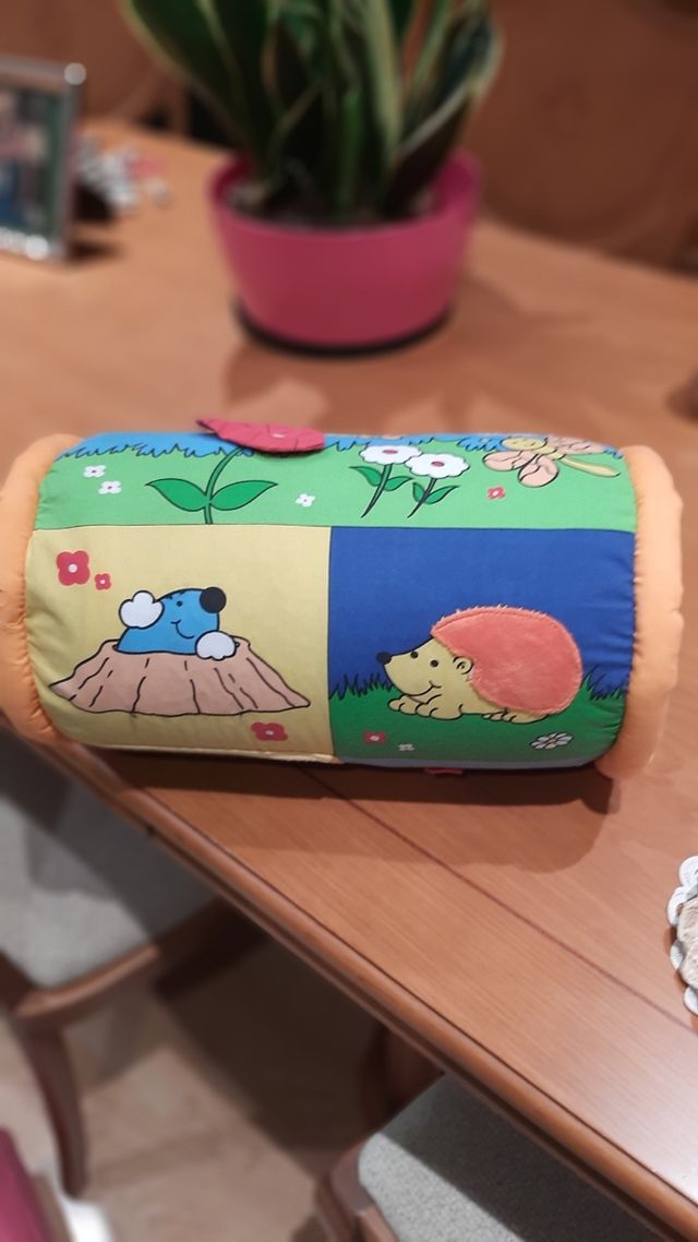 Manta de actividades con rulo sonoro.