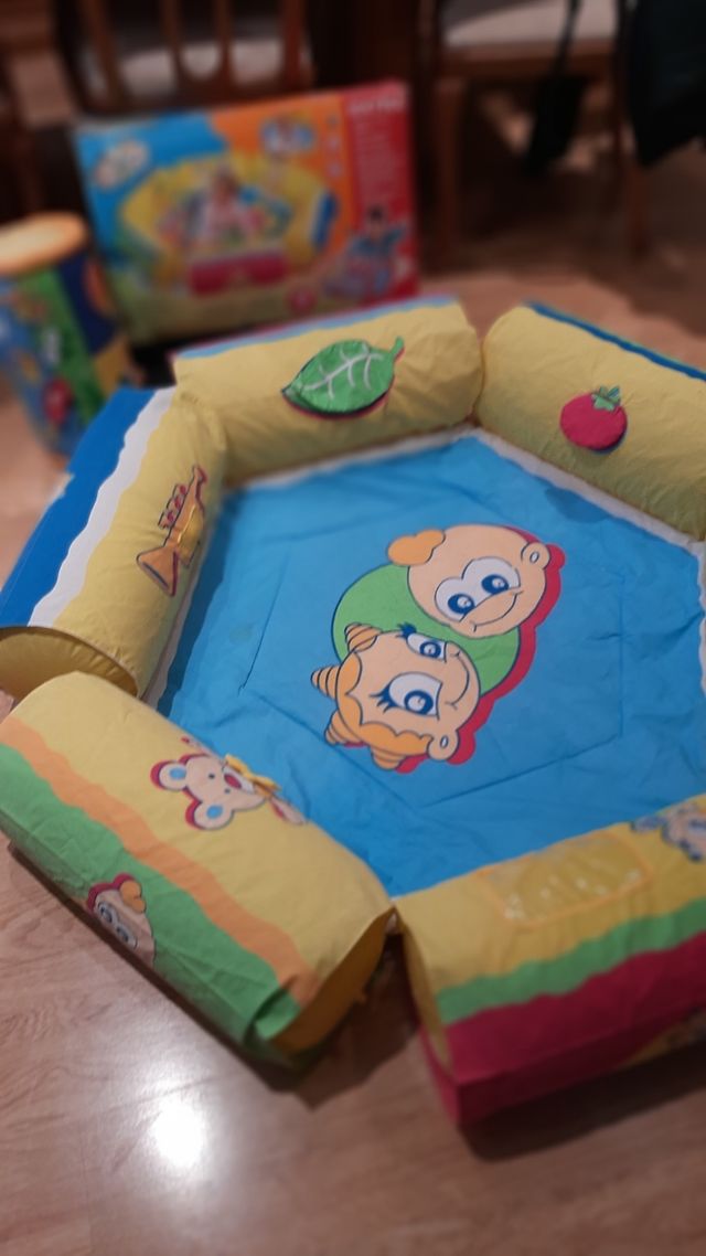 Manta de actividades con rulo sonoro.