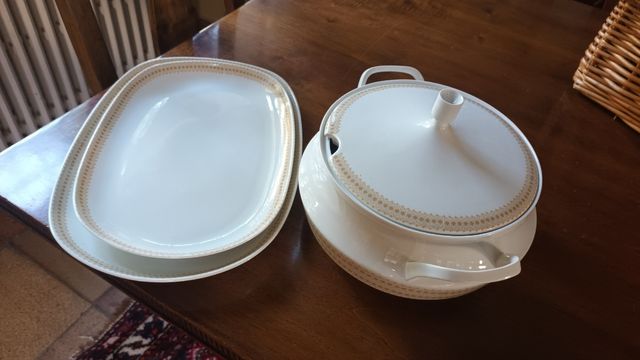 Sopera y 2 fuentes Santa Clara.