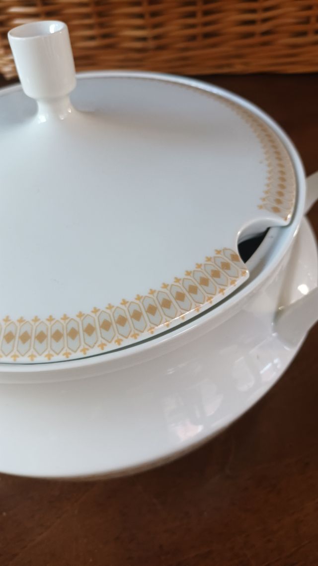 Sopera y 2 fuentes Santa Clara.