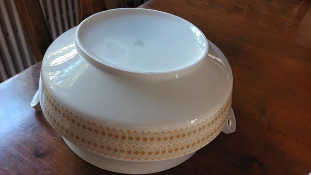 Sopera y 2 fuentes Santa Clara.