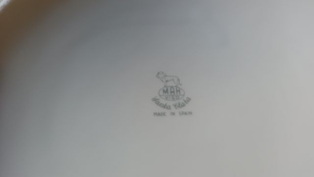 Sopera y 2 fuentes Santa Clara.