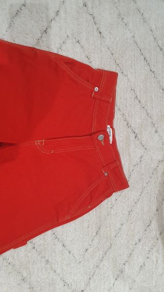 Pantalón estilo carpenter Pull and Bear 
