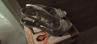Zapatos elegantes plata y transparente