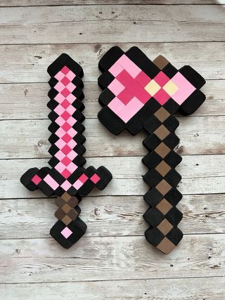 Espada y hacha rosa minecraft
