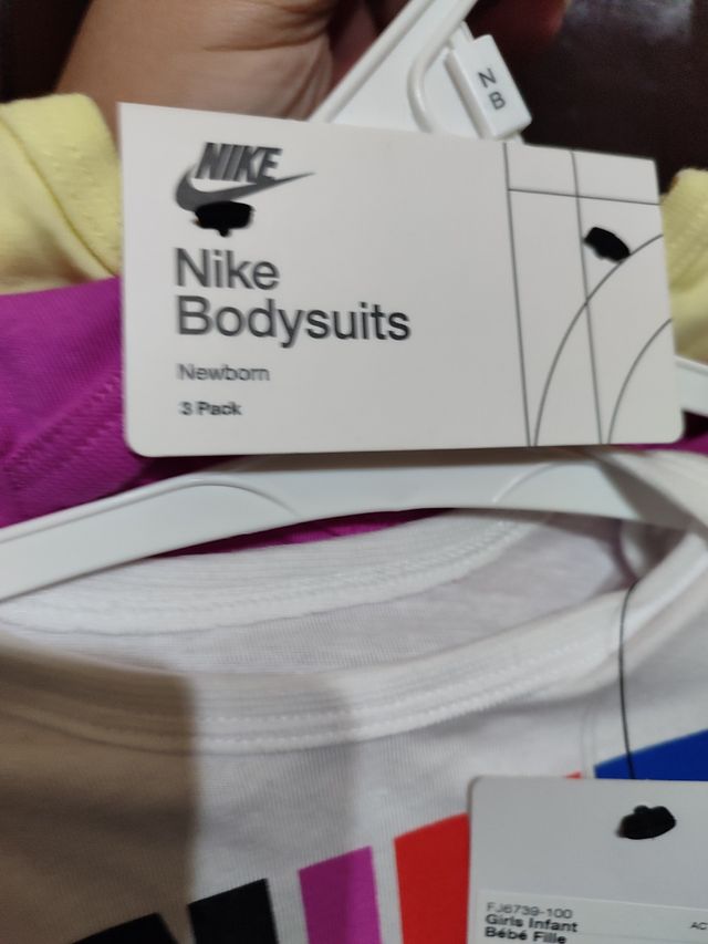 Nike bodies recién nacido