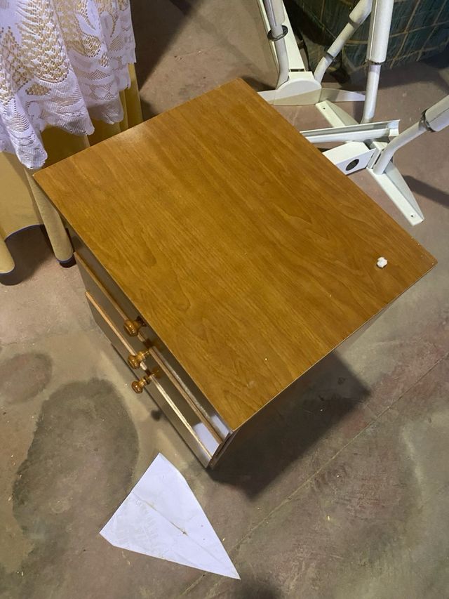 Mesita de dormitorio