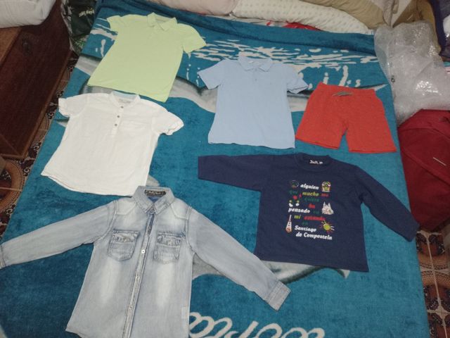 Lote de ropa de niño.