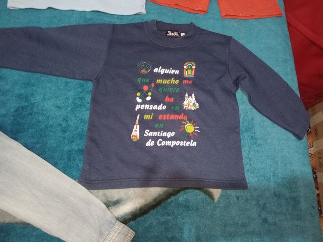 Lote de ropa de niño.