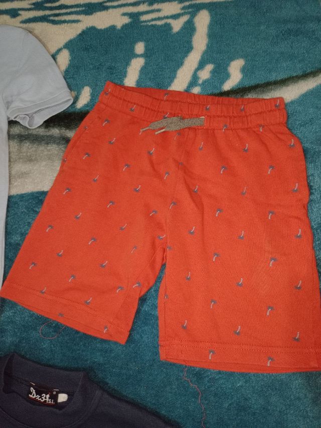 Lote de ropa de niño.