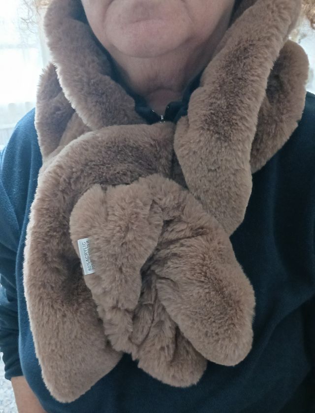 Sciarpa in eco-pelliccia beige