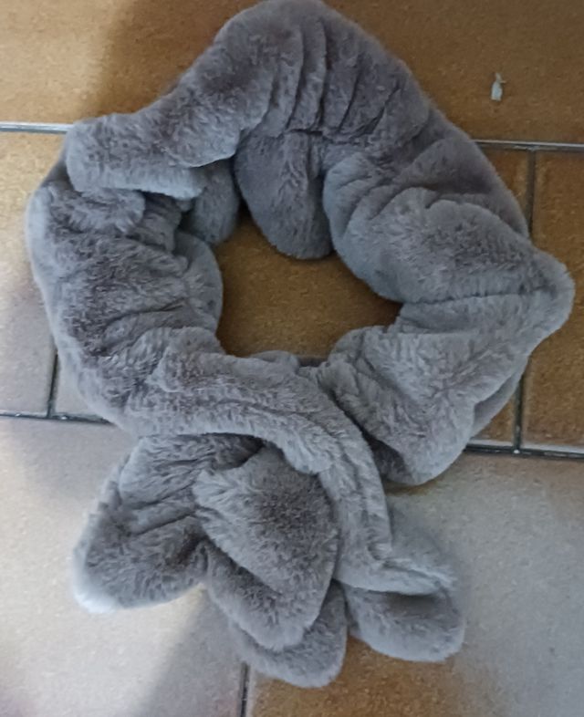 Sciarpa in eco-pelliccia beige