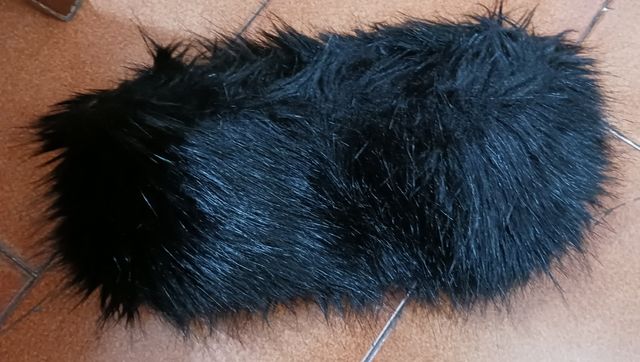 Scaldacollo in pelo ecologico nero