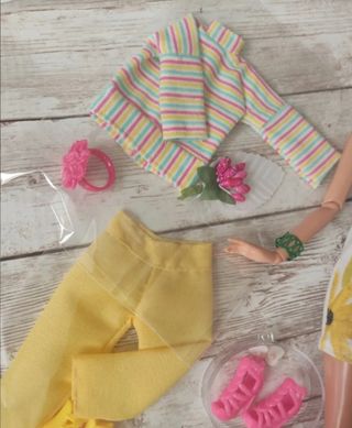 Lote ropa Barbie+acc, Artículos Nuevos