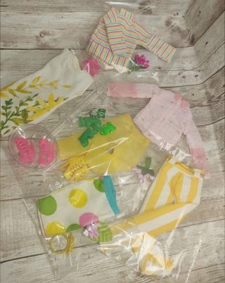 Lote ropa Barbie+acc, Artículos Nuevos