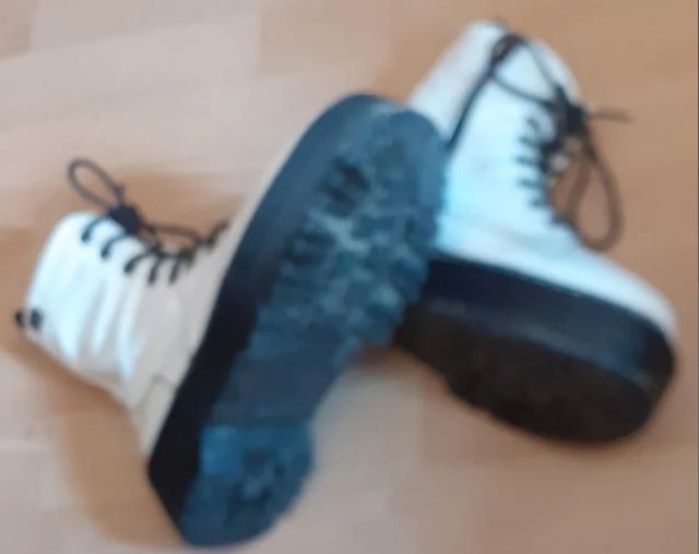 Botas tipo Martins y botas bajas. Usadas