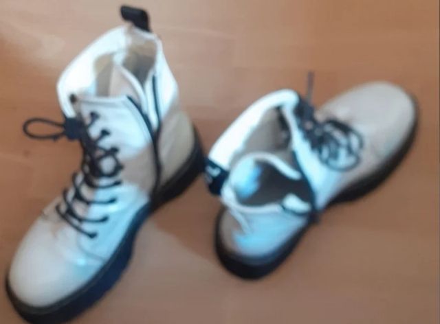 Botas tipo Martins y botas bajas. Usadas