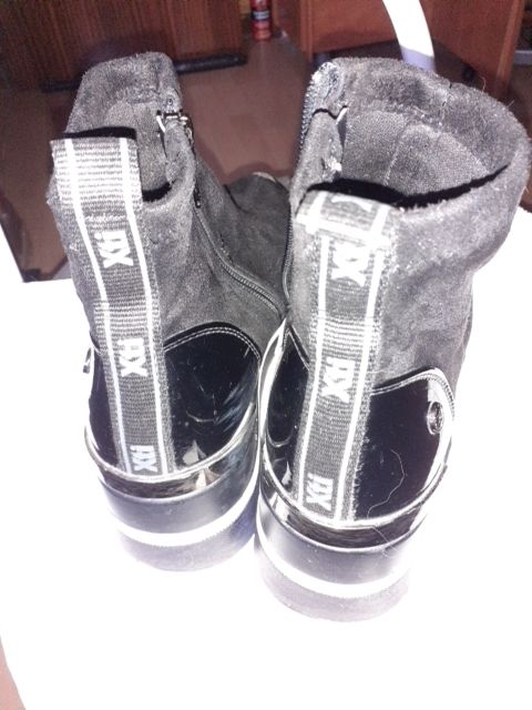 Botas tipo Martins y botas bajas. Usadas