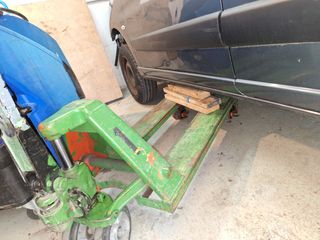 Reparamos transpaletas y gatos hidráulicos.