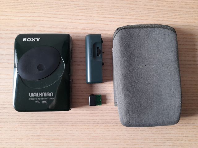 SONY WALKMAN CASSETTE PLAYER WM-EX909