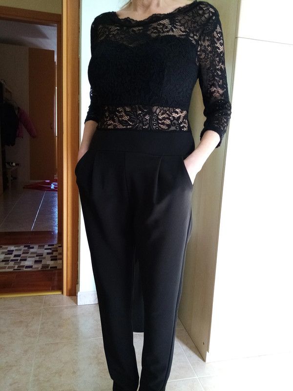 Tuta elegante con pizzo