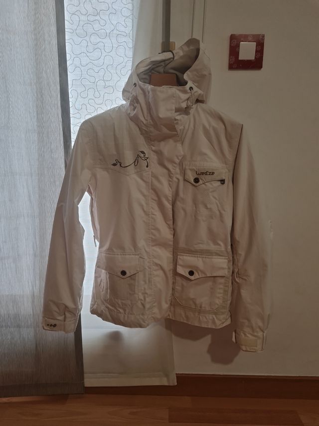 Chaqueta de nieve color crema