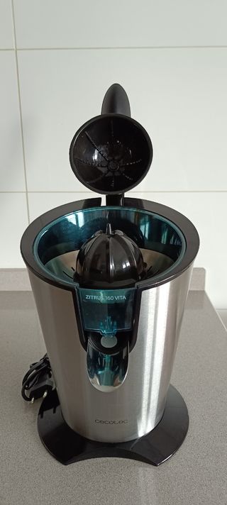 Exprimidor de zumos cecotec nuevo.