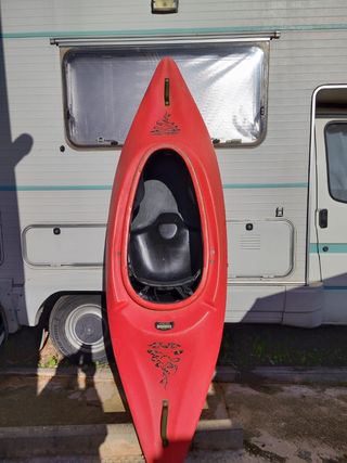 Kayak Eskimo aguas bravas