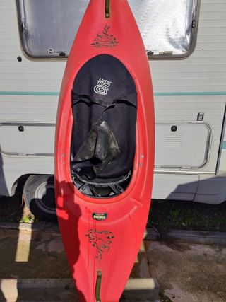 Kayak Eskimo aguas bravas