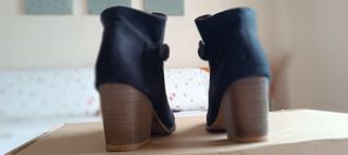 Stivaletti neri firmati Bershka