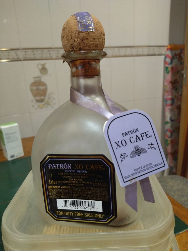 Bottiglia di liquore vuota