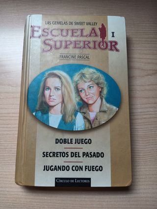LAS GEMELAS DE SWEET VALLEY . ESCUELA SUPERIOR I . DOBLE JUEGO . SECRETOS DEL PASADO . JUGANDO CON FUEGO