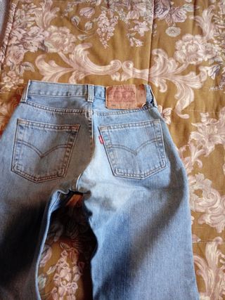Pantalon levis
