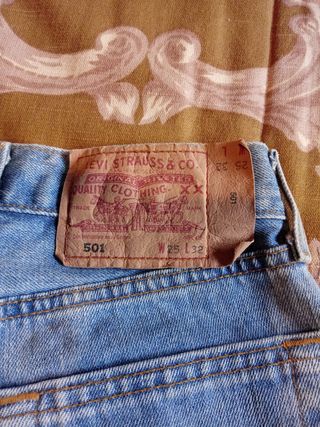 Pantalon levis
