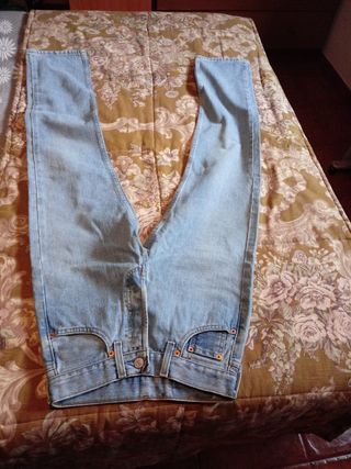 Pantalon levis