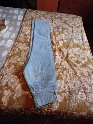 Pantalon levis