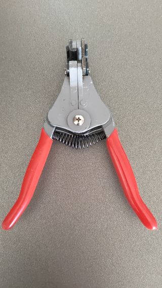 Pinza spelacavi 