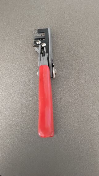 Pinza spelacavi 