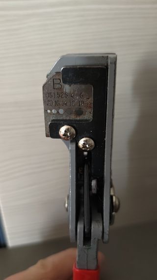 Pinza spelacavi 