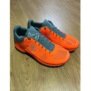 Zapatillas On Cloudsurfer Naranja Gris Mujer