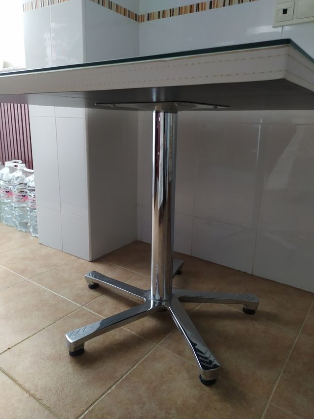 MESA COCINA COMO NUEVA